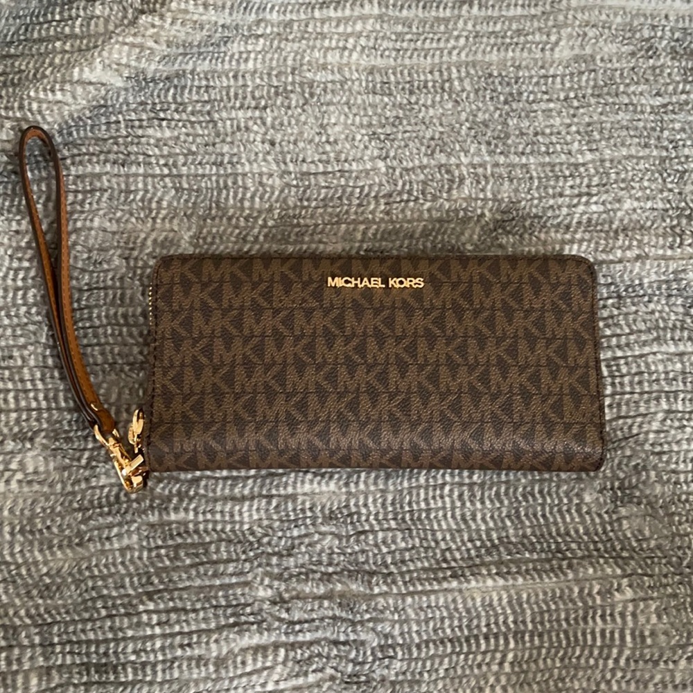 COPY - Michael Micheal Kors Leather Wristlet